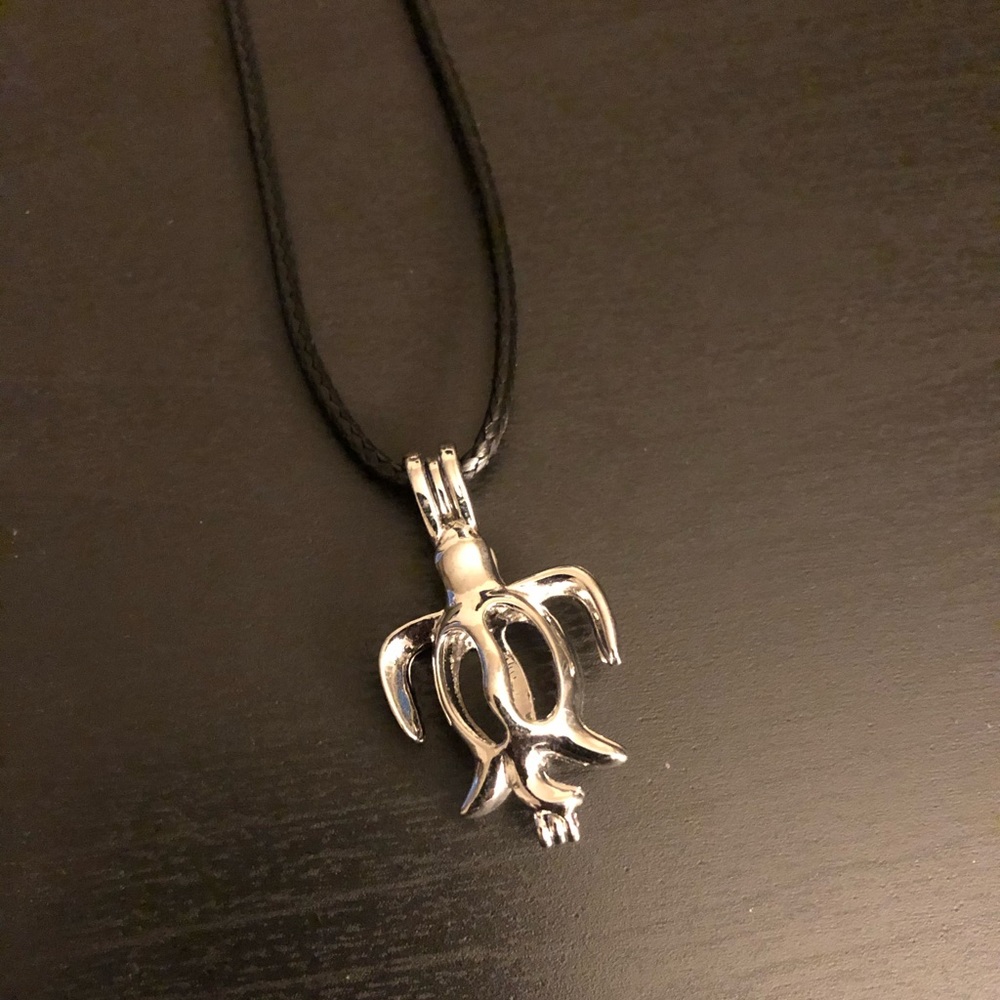 Turtle‎ charm necklace